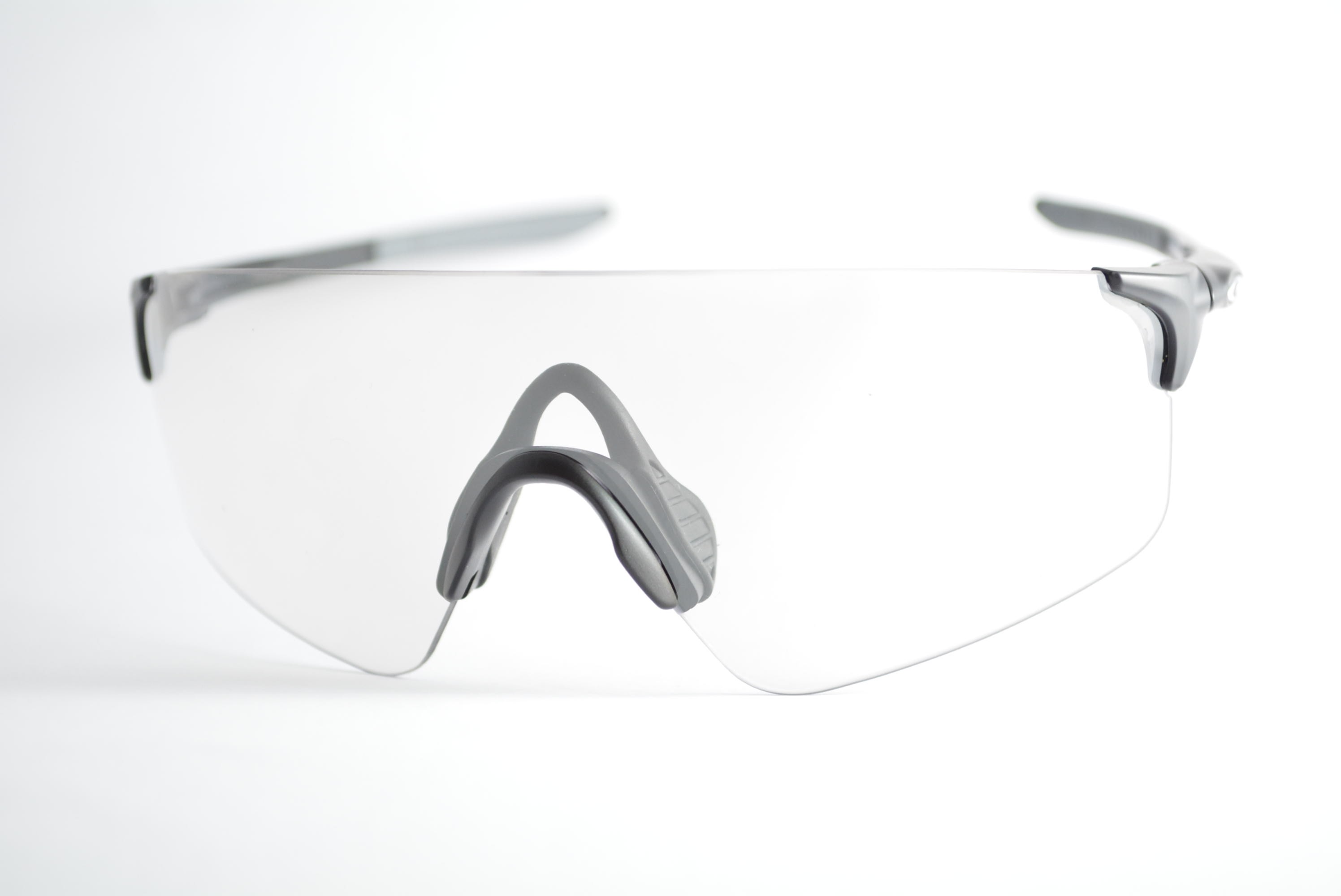 óculos de sol Oakley mod EvZero Blades matte black w/photochromic 9454-0938